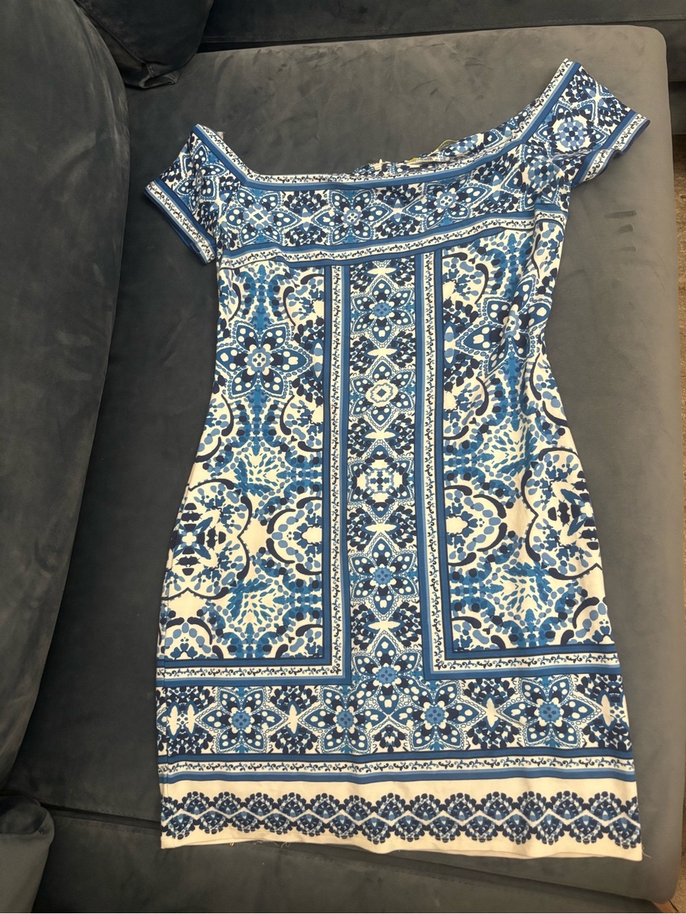 Off-Shoulder Blue and White Printed Sheath Dress giani bini
